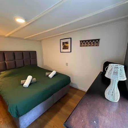 Chalet With Private Hottub On The Veluwe. Private Apartment Voorthuizen